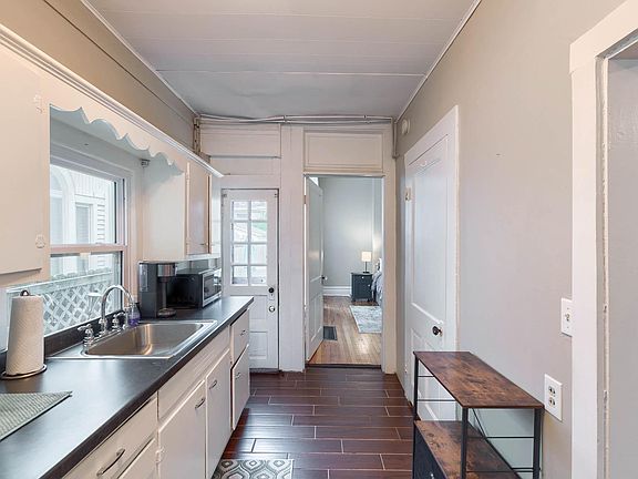 3rd image of 603 Saint Ann St #1