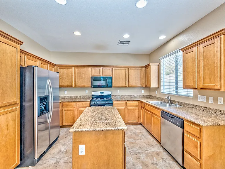 8020 Aztec Basin Ave — Photo 2