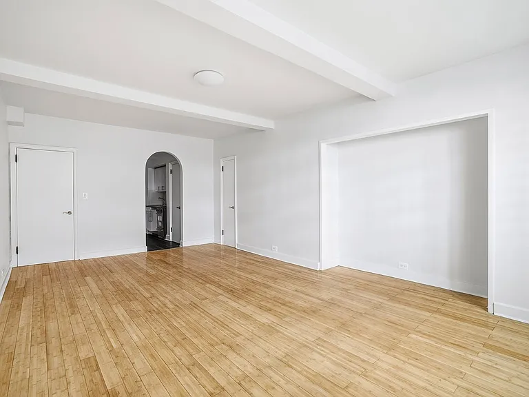 310 E 44th St #518 — Photo 4