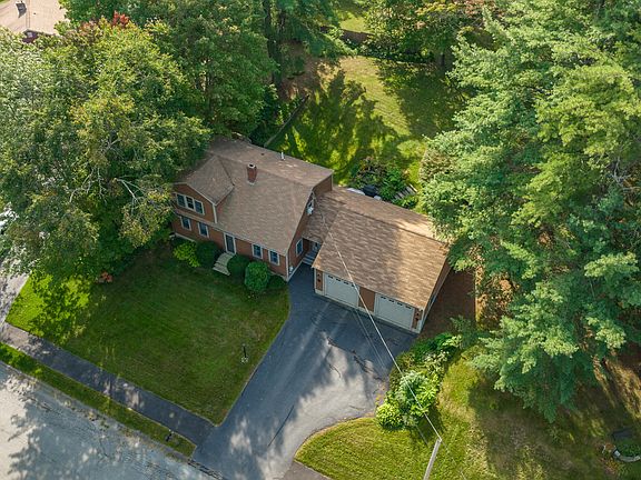 3rd image of 5 Crestwood Drive