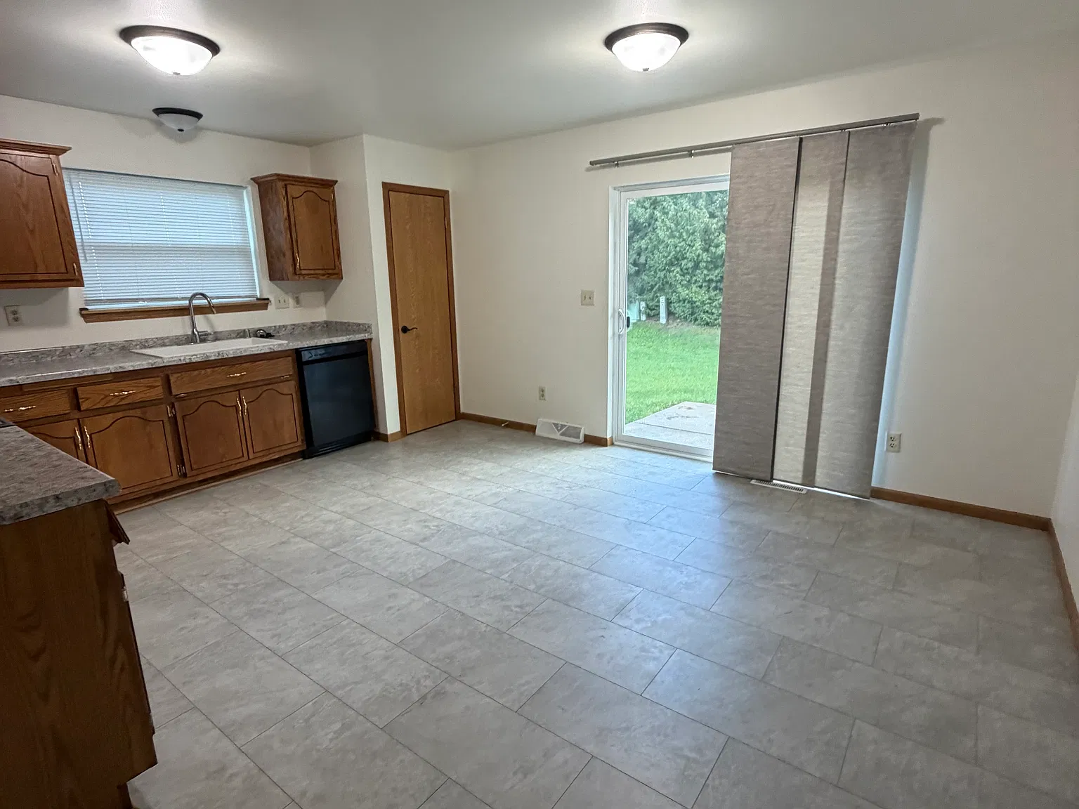 3 bed, 1.5 bath, 1420 sqft, $1,995 — Photo 4