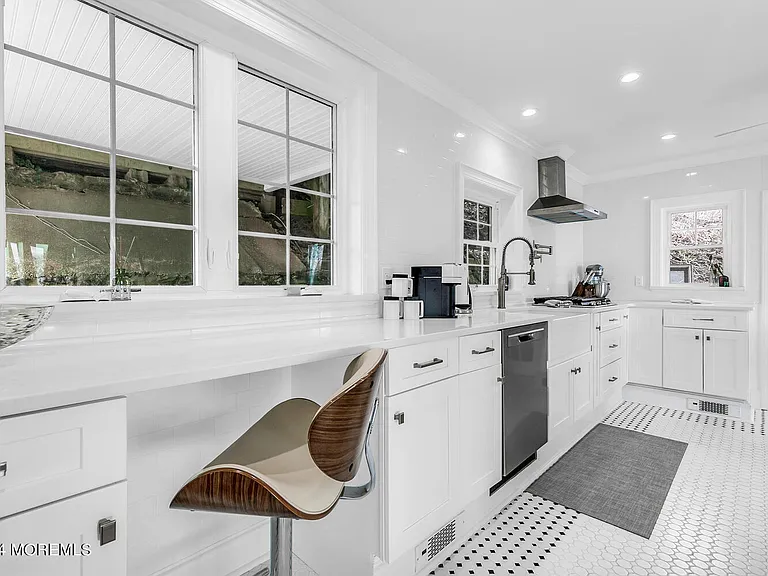 157 Portland Rd — Photo 4