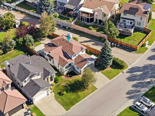 141 SE Woodbrook Rd SW, Calgary, AB T2W 6C6