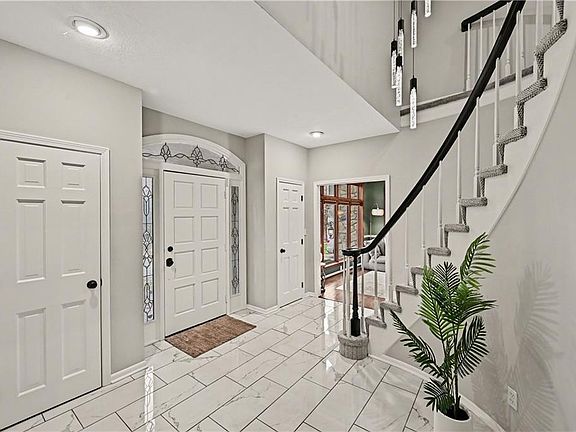 4th image of 6113 N Mattox Rd