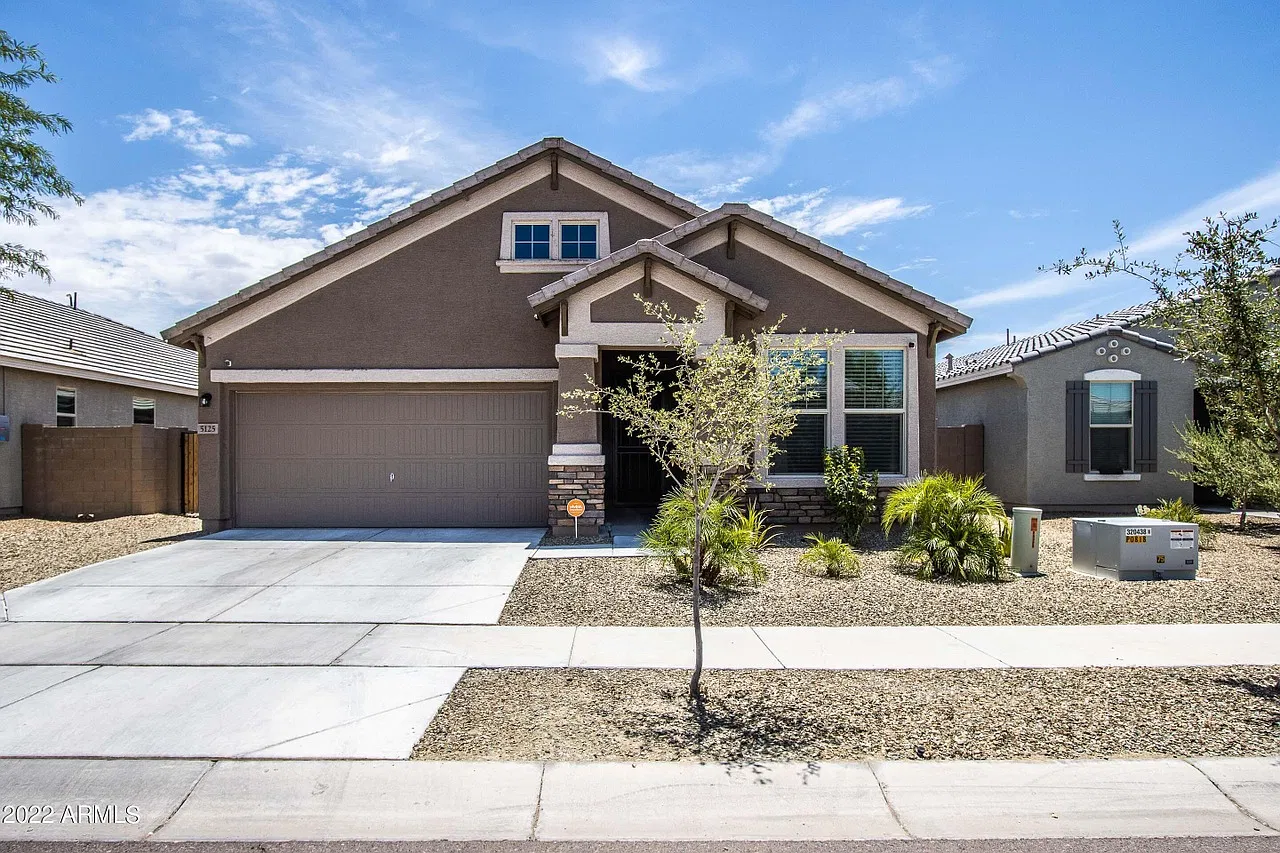 3 bed, 1905 sqft, $2,500 — Photo 1