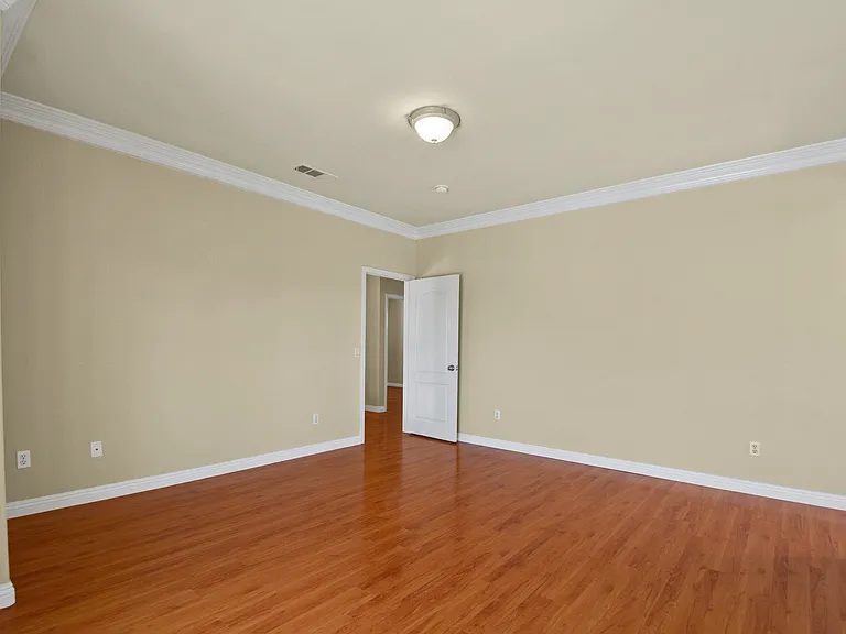 1160 E Grand Ave — Photo 12
