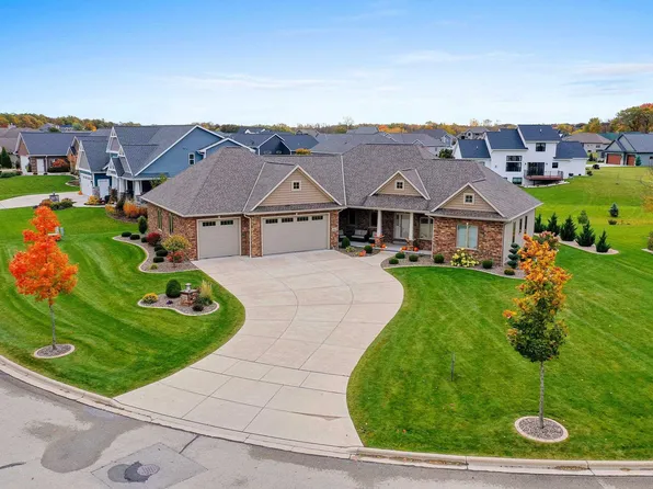 2820 Creekwood Cir, Green Bay, WI 54311