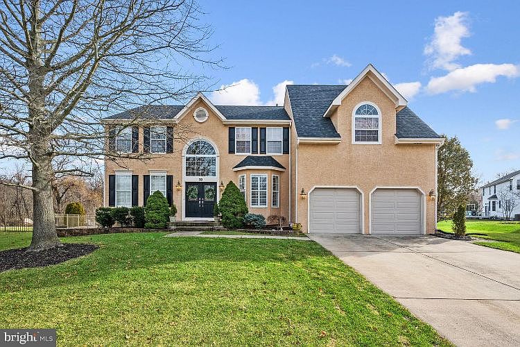 1st image of 33 Columbia Dr