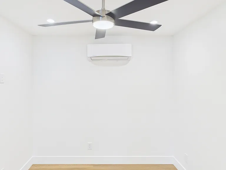 1130 W Redwood St — Photo 5