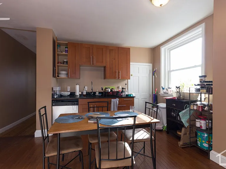 8 Glenville Ave #5 — Photo 5