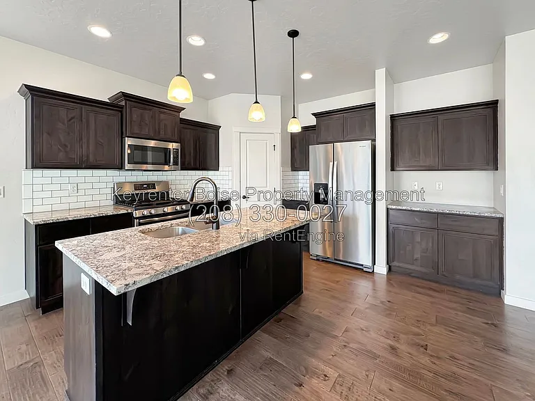 1376 W Pebblestone Dr — Photo 2