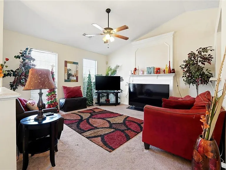 1027 Alford Xing — Photo 2