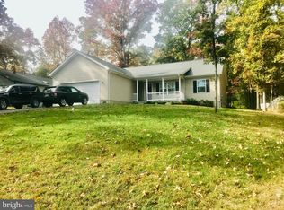 1406 Lakeview Dr, Cross Junction, VA 22625