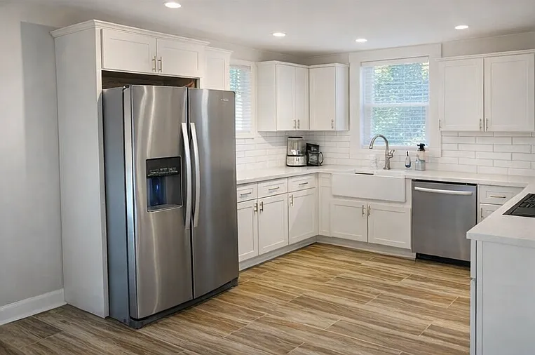 Large eat-in kitchen with quartz countertops.