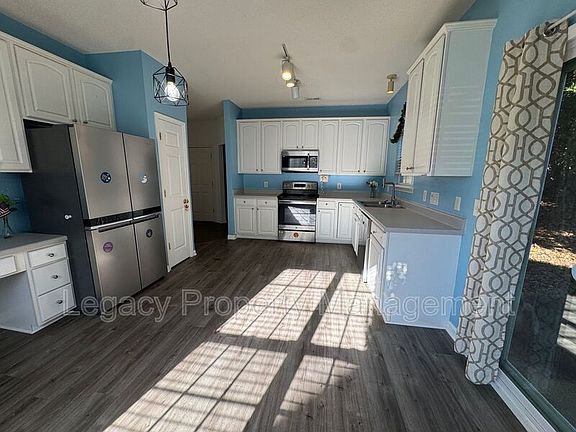 5th image of 1140 Briarwood Dr