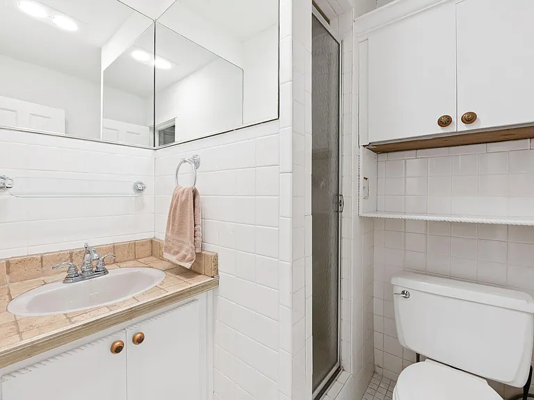 2400 Delmar Pl — Photo 32