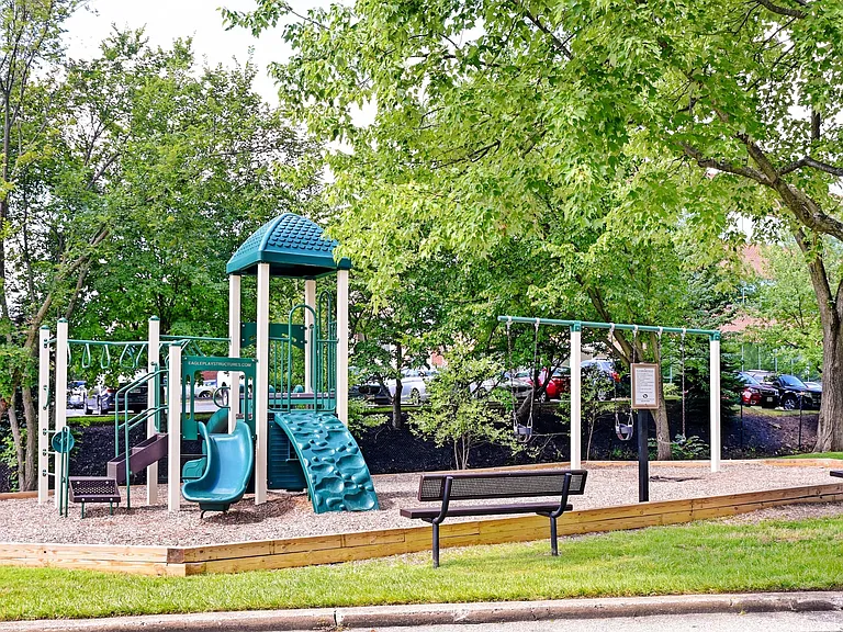 Oakview — Photo 10