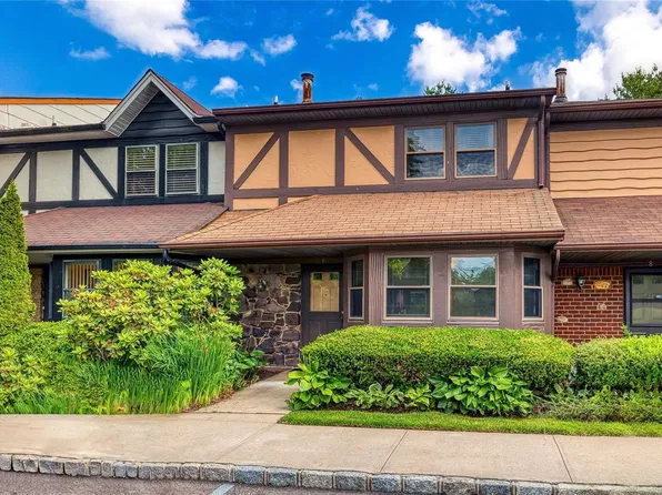 6 Wimbledon Court #6, Woodbury, NY 11797