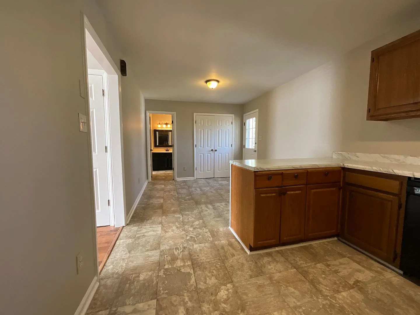 Spacious 2 story 3 Bed, 2 bath Home! — Photo 4