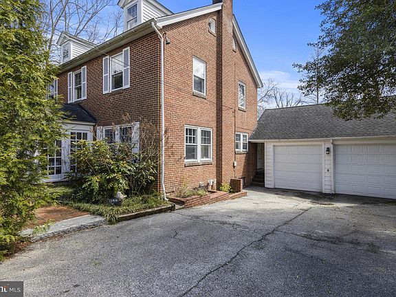 2nd image of 194 1/2 Brecks Ln