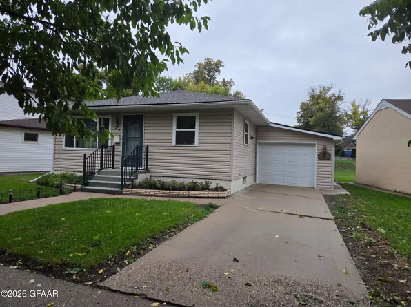 337 Hurlbut St, Crookston, MN 56716