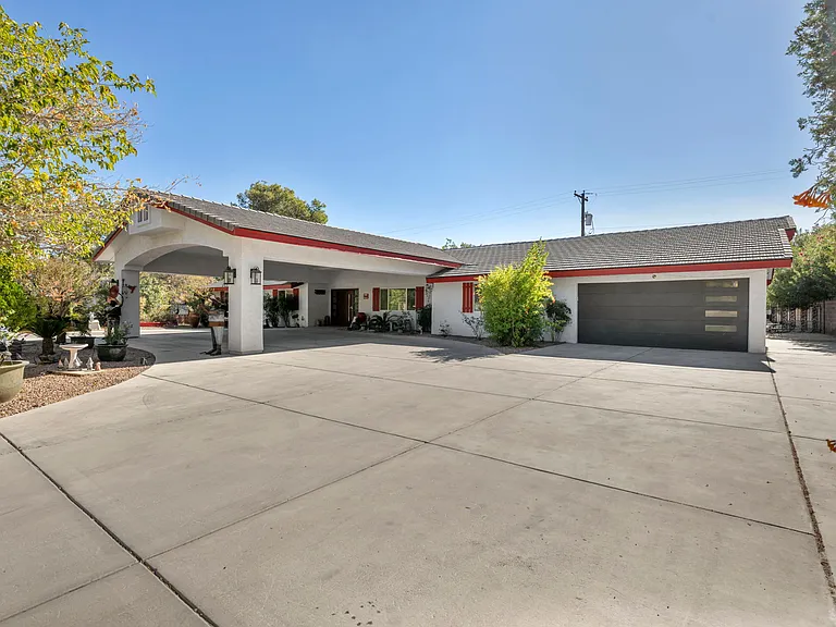 3037 Palomino Ln — Photo 1