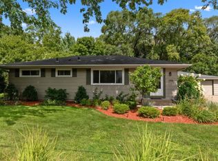 2916 W 106th St, Bloomington, MN 55431
