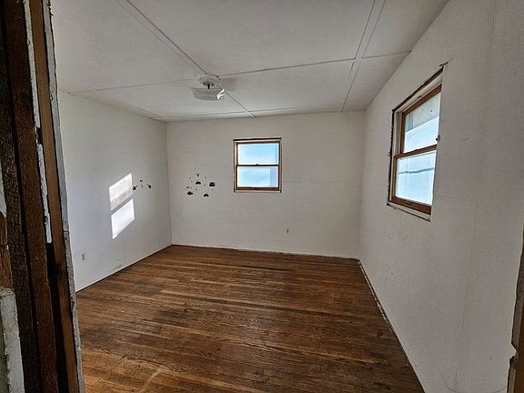 5th image of 121 S Forest St