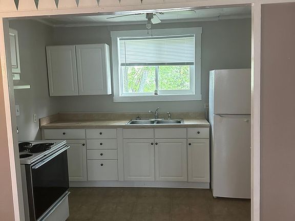4th image of 100 Deer Creek Dr #4