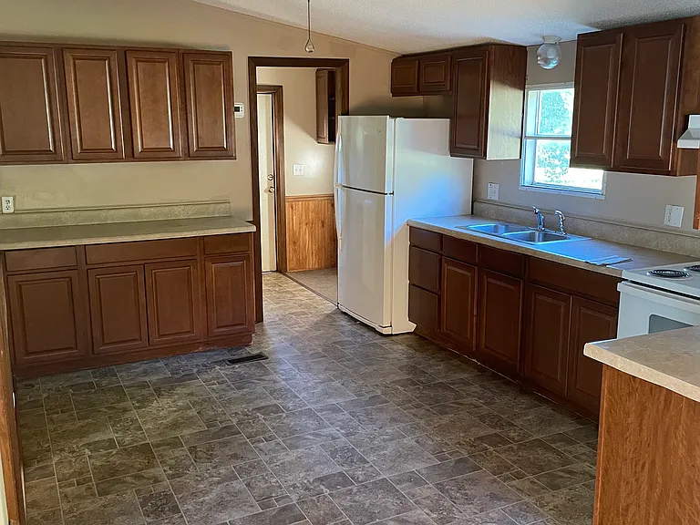 129 Beechwoods Rd — Photo 3