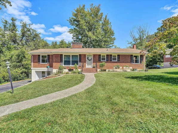 434 Maplewood Dr, Vinton, VA 24179