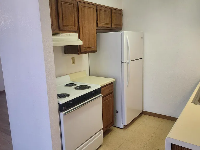 180 Ashwood Dr #C — Photo 6