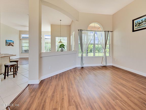 5th image of 19 LEWIS Drive