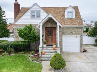 32 W 3rd St, Freeport, NY 11520