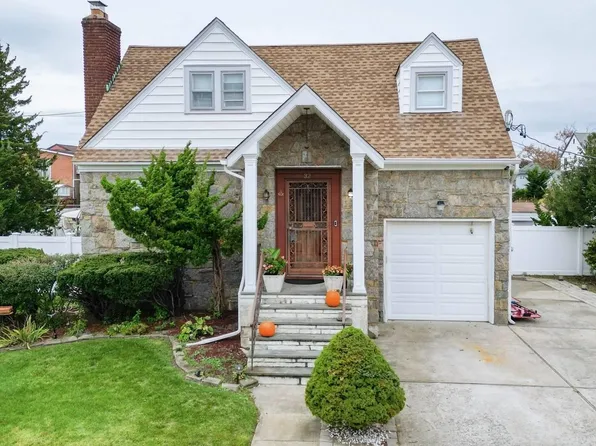 32 W 3rd Street, Freeport, NY 11520