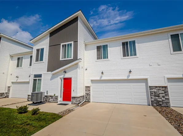 9563 Crestview Dr, West Des Moines, IA 50266