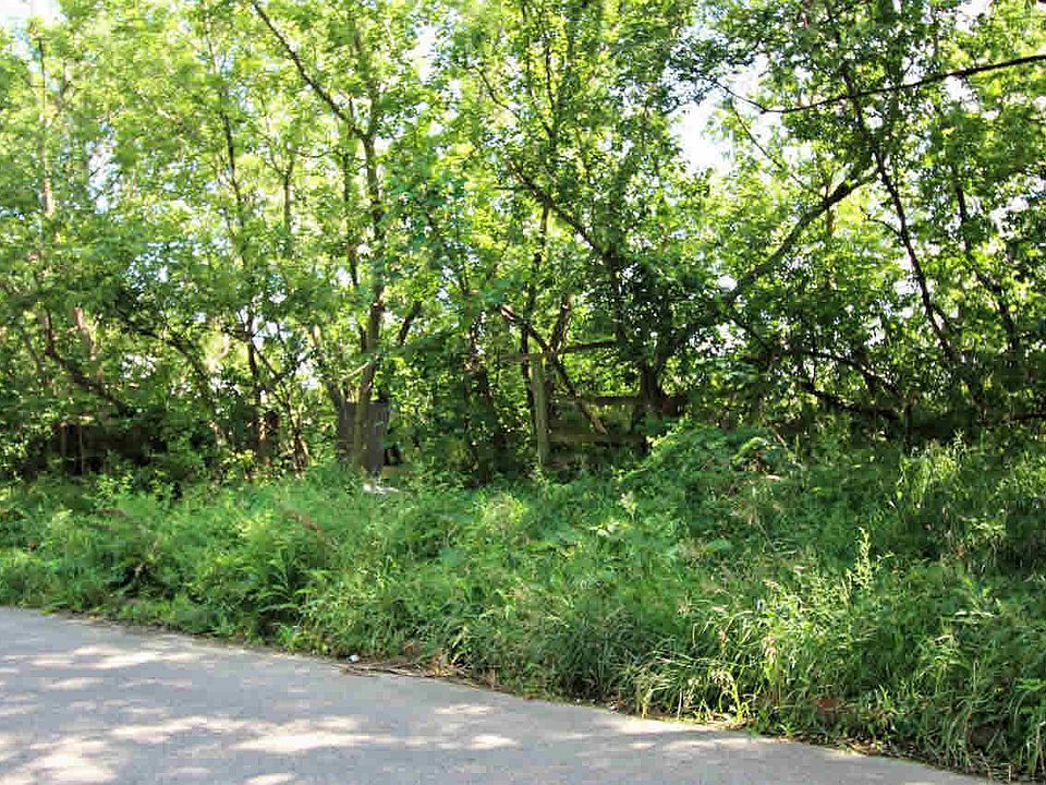 1st image of Lakeview Park Dr