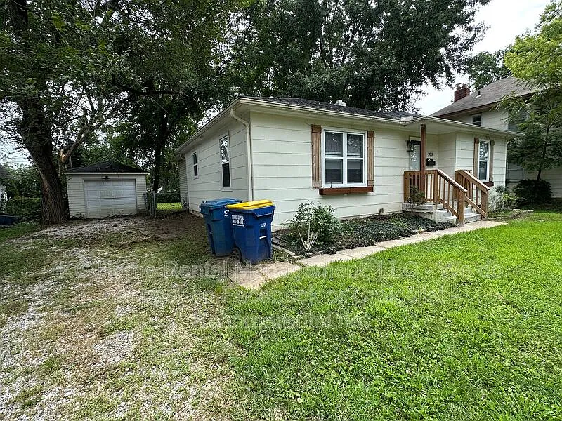 3 bed, 2.0 bath, 1098 sqft, $1,625 — Photo 3