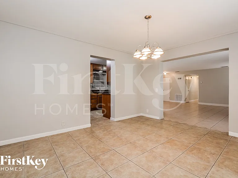 1407 Chilean Ln — Photo 5