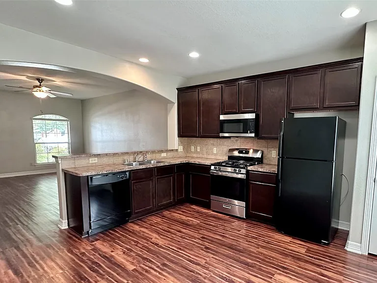 58 Woodland Hills Dr #B — Photo 3