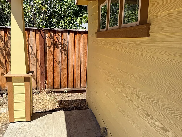 2331 Fairfield Ave #B — Photo 1