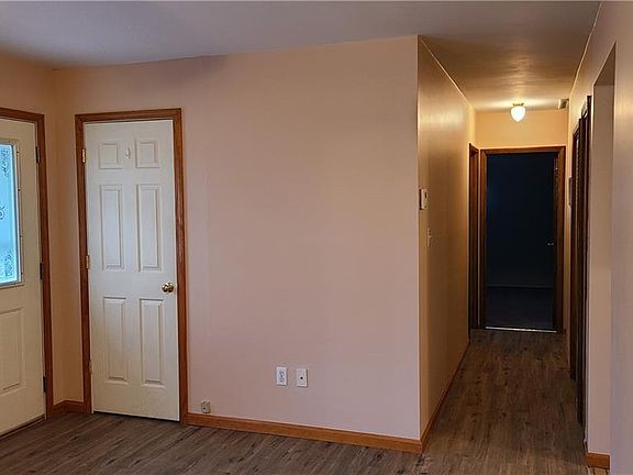 3rd image of 428 Southward Dr