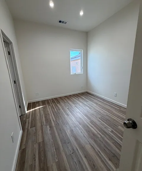 11018 Herrick Ave — Photo 12