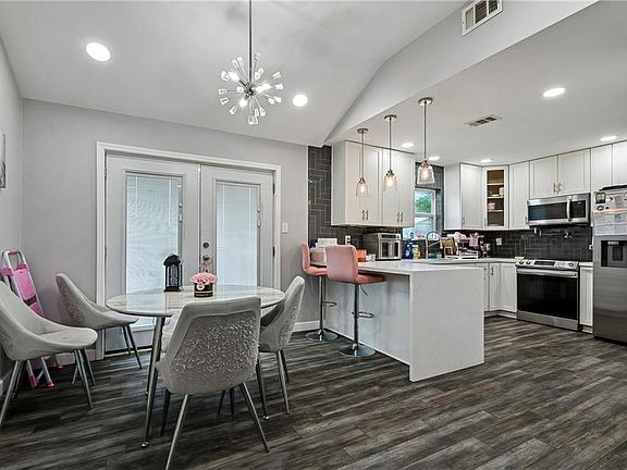 4th image of 336 Jeffer Dr