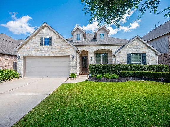 3rd image of 20210 Bandera Lake Ln