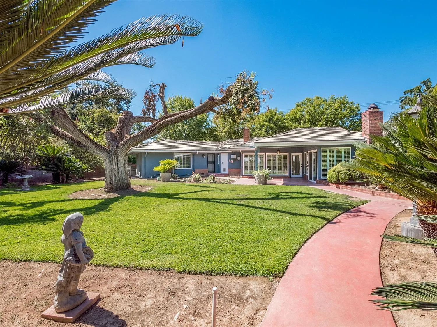 1120 E Alamos Ave photo 1