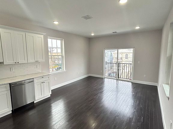 3rd image of 47 Cottage St