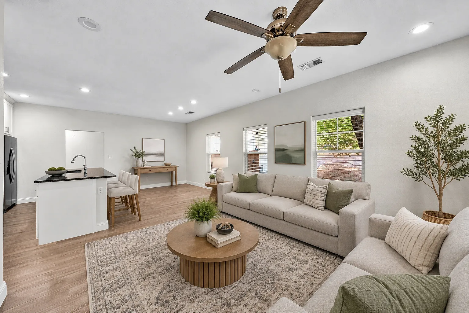 3 bed, 1310 sqft, $1,580 — Photo 1