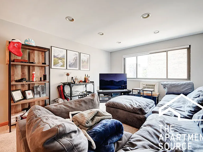 607 W Wrightwood Ave #313 — Photo 1