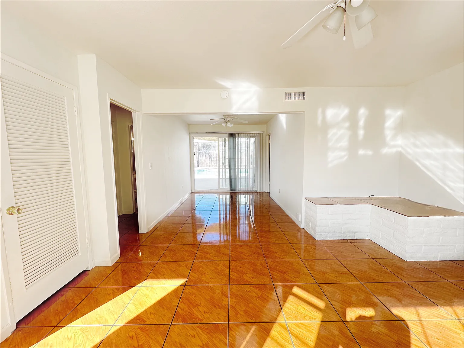 3 bed, 1325 sqft, $4,695 — Photo 4